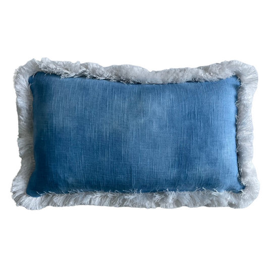 Coussin lombaire bleu à franges blanches
